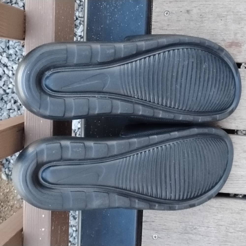 Men's Nike Victori 1 Upgraded Slides Black/White 12 - Picture 3 of 5